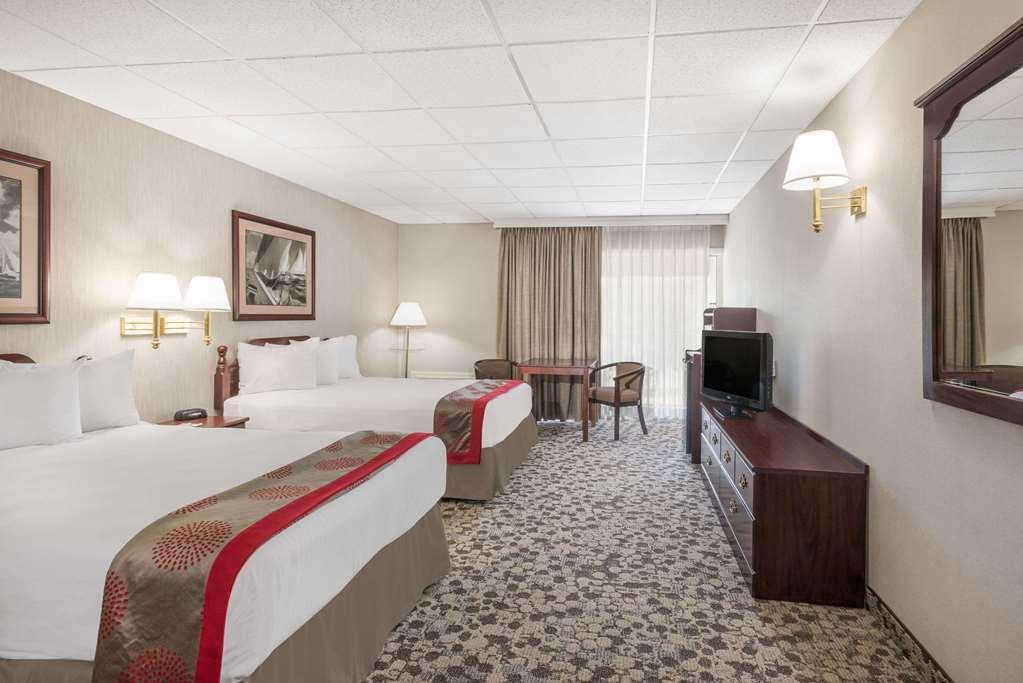 Ramada Plaza By Wyndham Portland Hotel Exterior foto