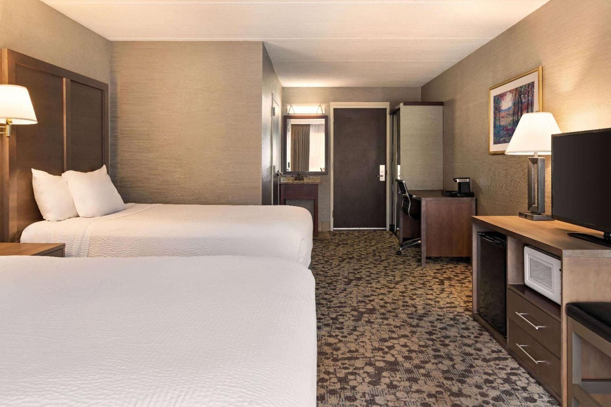 Ramada Plaza By Wyndham Portland Hotel Exterior foto